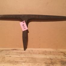 needle case anvil, bowed/round blunted